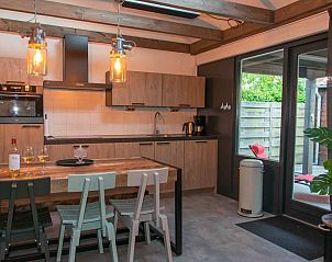 Garden with wooden shed at vacation home ZE1402 in Oostkapelle, Walcheren, Zeeland.