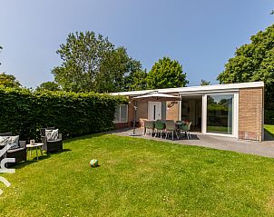 Inside view from the garden of vacation home ZE145 in Oostkapelle, Walcheren, with modern furnishings.