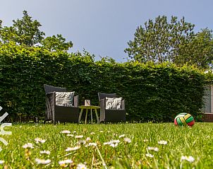 Cozy living room of vacation home ZE145 in Oostkapelle, Walcheren, overlooking the garden.