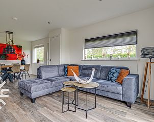 Lounge chairs in the garden of vacation home ZE145 in Oostkapelle, Walcheren, for relaxation.