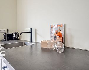 Modern shower in vacation home ZE145 in Oostkapelle, Walcheren, with luxurious finish.