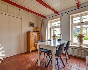 Gezellige tuin van vakantiehuis ZE049 in Oostkapelle, Walcheren, Zeeland met zitgedeelte.