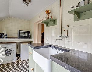 Eetkamer in vakantiehuis ZE049, Oostkapelle, Walcheren, Zeeland met gezellige sfeer.