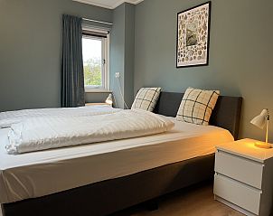 Tweede slaapkamer met twee bedden in vakantiehuis ZE1676 in Oostkapelle, Walcheren, Zeeland.