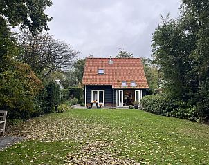 Omringende natuur met bomen rondom vakantiehuis ZE1676 in Oostkapelle, Walcheren, Zeeland.
