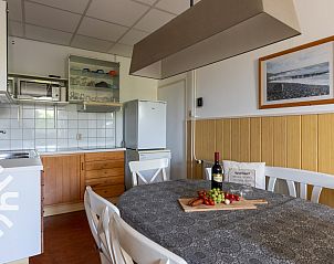 Eethoek in vakantiehuis ZE187, Oostkapelle, Walcheren met gezellige inrichting.