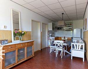 Zicht op de tuin en speeltuin van vakantiehuis ZE187, Oostkapelle, Walcheren, Zeeland.