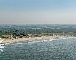Ruime eetkamer in vakantiehuis ZE187, Oostkapelle, Walcheren, ideaal voor familiediners.