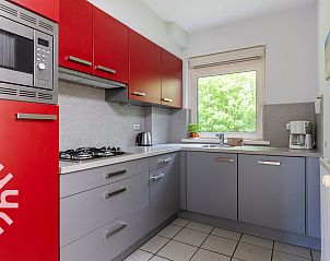 Verse Zeeuwse producten op terras van vakantiehuis ZE228 in Oostkapelle, Zeeland.