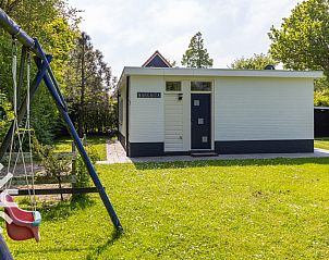 Kerk in het centrum van Oostkapelle, nabij vakantiehuis ZE228 in Zeeland.