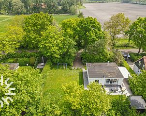 Douche en wastafel in vakantiehuis ZE228, Oostkapelle, Walcheren, Zeeland.