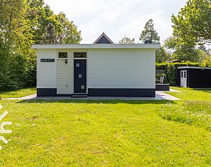 Terras en tuin van vakantiehuis ZE228 in Oostkapelle, Walcheren, Zeeland.