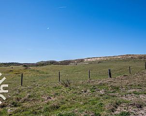 Vooraanzicht van vakantiehuis ZE228 met tuin in Oostkapelle, Zeeland.