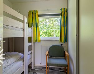 Slaapkamer met stapelbed in vakantiehuis ZE242, Oostkapelle, Walcheren, Zeeland.