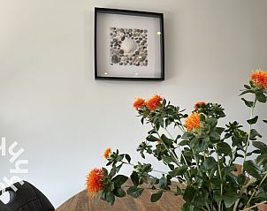 Gemtliches Wohnzimmer des Ferienhauses ZE730 in Westkapelle, Walcheren, Zeeland mit Blick auf die Terrasse.