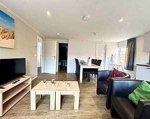 Ruime eet- en woonkamer in Appartement Beach House Westkapelle 105.3, Westkapelle, Zeeland.