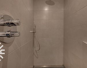 Modern toilet with sink in vacation home ZE926, Westkapelle.