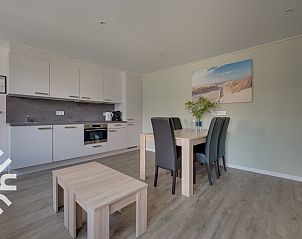 Modern kitchen in vacation home ZE926, Westkapelle, Zeeland.
