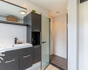 Essecke im Ferienhaus ZE361, Westkapelle, Walcheren, mit groem Tisch.