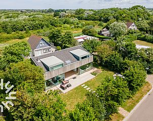 Aerial view of vacation home ZE263 in Westkapelle, surrounded by nature.