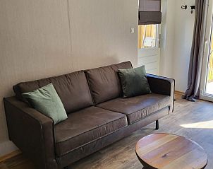 Stilvolle Sitzecke in VZ2343 Ferienhaus Westkapelle, Walcheren mit Blick auf die Terrasse.