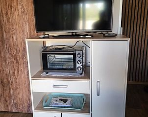 Heller Essbereich mit Blick auf die Terrasse in VZ2343 Ferienhaus Westkapelle, Zeeland.