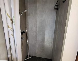 Stilvolles Badezimmer mit moderner Ausstattung in VZ2343 Ferienhaus Westkapelle, Walcheren.