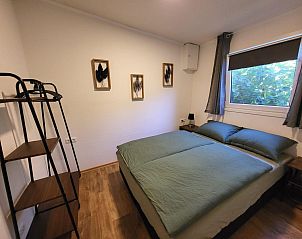 Gerumige Dusche im Badezimmer von VZ2343 Ferienhaus Westkapelle, perfekt fr eine Erfrischung.