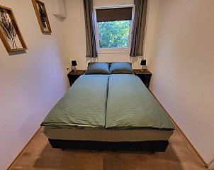Gemtliches Schlafzimmer mit Doppelbett in VZ2343 Ferienhaus Westkapelle, Zeeland.