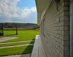 Zijaanzicht van Vakantiehuis in Westkapelle met omliggende natuur, Walcheren, Zeeland.