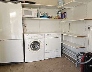 Praktische bijkeuken in Vakantiehuis in Westkapelle met wasfaciliteiten, Walcheren, Zeeland.