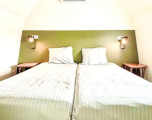 Zweites Schlafzimmer im Ferienhaus Beach House Westkapelle 103 D, Westkapelle, Walcheren, mit ruhigem Ambiente.