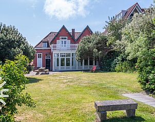 Lichte slaapkamer met uitzicht in vakantiehuis ZE082, Domburg, Walcheren, Zeeland.