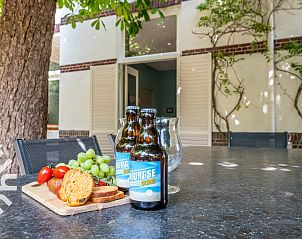 Moderne badkamer in vakantiehuis ZE082, Domburg, Walcheren, Zeeland.