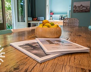 Gezellige zithoek met kussens in vakantiehuis ZE082, Domburg, Walcheren, Zeeland.