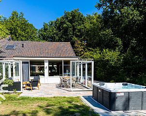 ZE1200 vakantiehuis in Domburg, Zeeland met zonnig terras en jacuzzi.