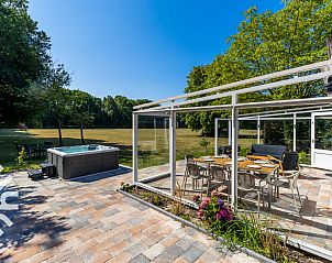 Ontspan in de jacuzzi van vakantiehuis ZE1200 in Domburg, Walcheren.