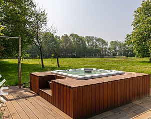 Keuken met kookeiland in vakantiehuis ZE1200, Domburg, Walcheren.