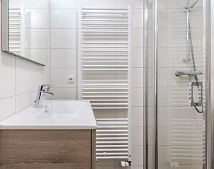 Ontspan in de luxe sauna van U10 Comfort, een comfortabele bungalow in Domburg, Walcheren, Zeeland, omringd door rustgevende natuur.