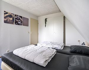 Moderne badkamer met bad in VZ969 Vrijstaand vakantiehuis in Vlissingen, Walcheren.