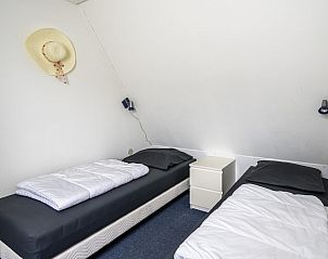 Luchtfoto van VZ969 Vakantiehuis in Vlissingen, Walcheren, met omliggende natuur.