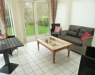Serre met tuinzicht in VZ1122 Luxe vakantiewoning in Vlissingen, Walcheren, Zeeland.