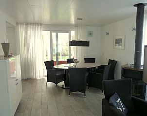 Eetruimte in VZ1122 Luxe vakantiewoning in Vlissingen met veel lichtinval, Walcheren, Zeeland.