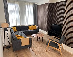 Gezellige woonkamer van VZ2419 Vakantiewoning Vlissingen met moderne inrichting in Zeeland.