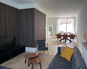 Ruime eetkamer in VZ2419 Vakantiewoning Vlissingen, ideaal voor familiemaaltijden in Walcheren.