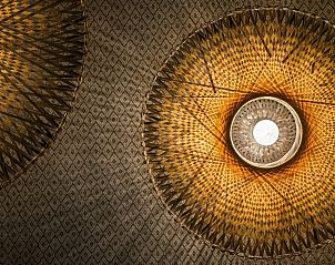 Decoratieve lampen in VZ913 Junior Suite te Vlissingen, Walcheren, Zeeland met uniek patroon.