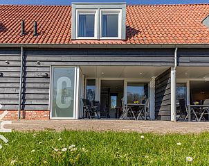 Vakantiehuis ZE1447 in Aagtekerke met zonnige veranda en tuinzicht op Walcheren, Zeeland.