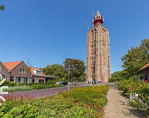 Stijlvolle badkamer met douche in vakantiehuis ZE257 in Aagtekerke, Walcheren, Zeeland.