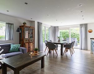 Ruime tuin met zitgelegenheid bij vakantiehuis ZE257 in Aagtekerke, Walcheren, Zeeland.