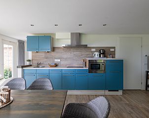 Groene tuin met speelruimte bij vakantiehuis ZE257 in Aagtekerke, Walcheren, Zeeland.